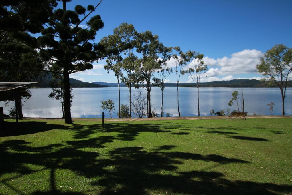 Tinaroo Lake Resort Habitación foto